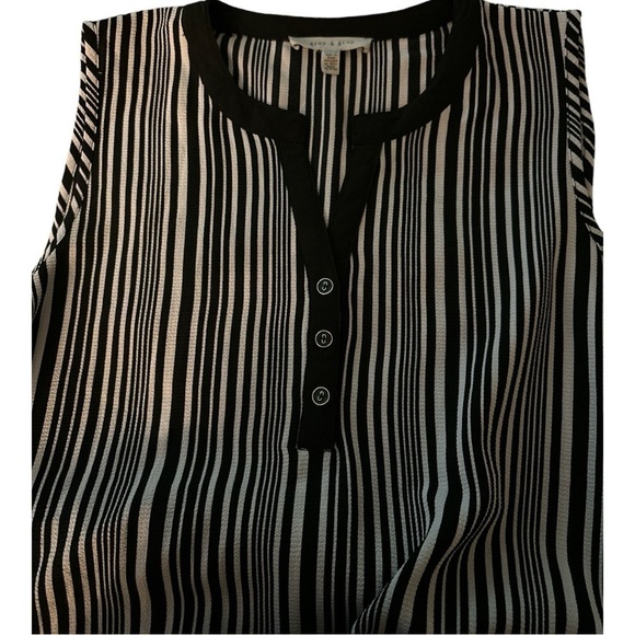 GREY & GRAY Top, sleeveless, black and light gray stripes.  Generous XL - Picture 4 of 7